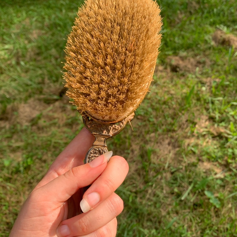Vintage Floral Hairbrush - Picture 2 of 6